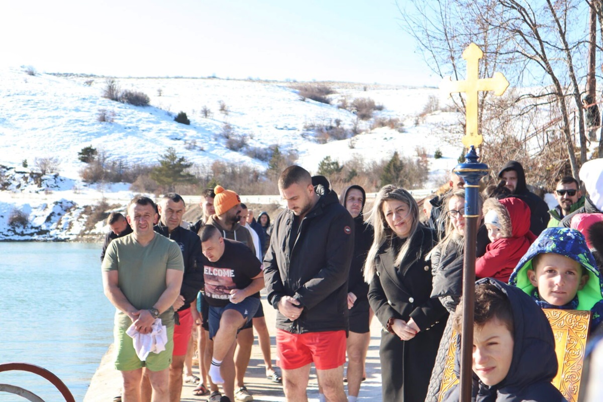 Богојављенско погружавање у језеру Врба