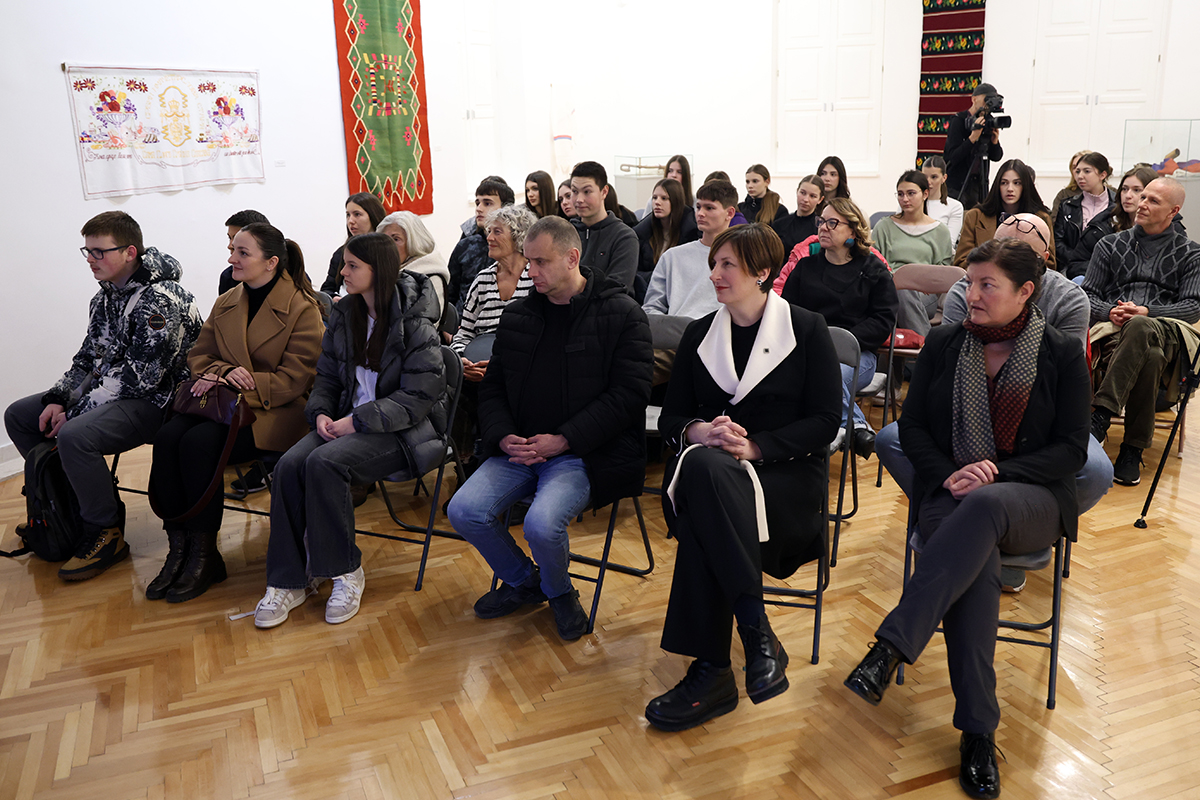 Muzej Simboli.jpg (768 KB)