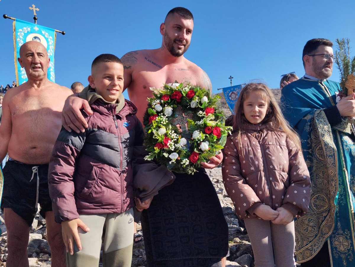 Билећа: Срђан Леро побједник богојављенског пливања на Билећком језеру