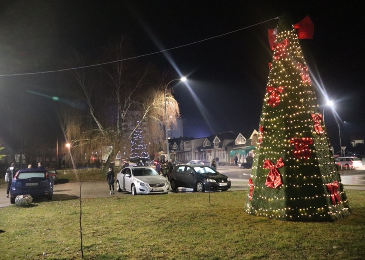 Невесиње: У новогодишњој ноћи највеселијa омладина, прва беба рођена јутрос у 8:09 часова