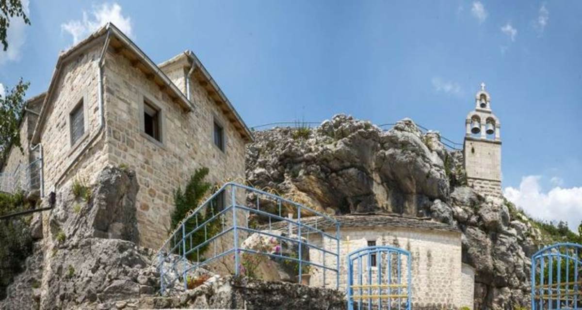 manastir-zavala.jpg (109 KB)