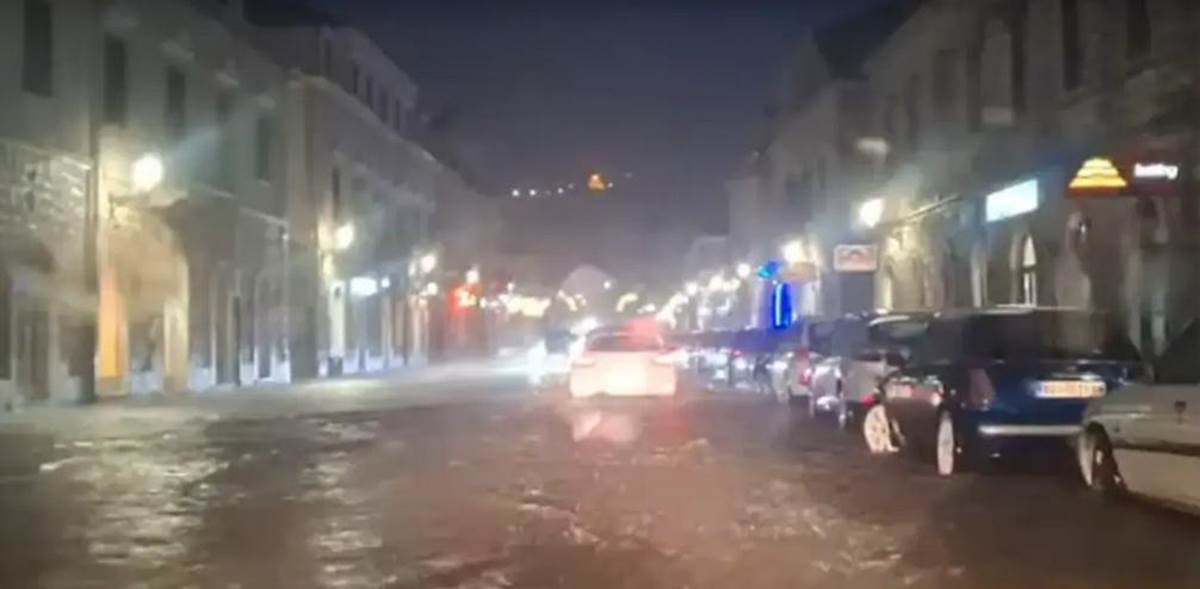 Невријеме у Требињу: Улице под водом, падао и град