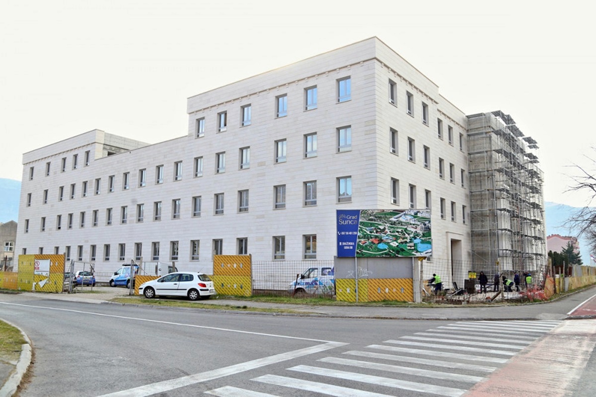 gimnazija-slika.jpg (274 KB)