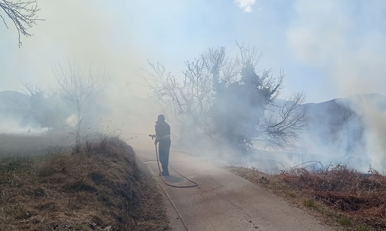 Активни пожари на више локација