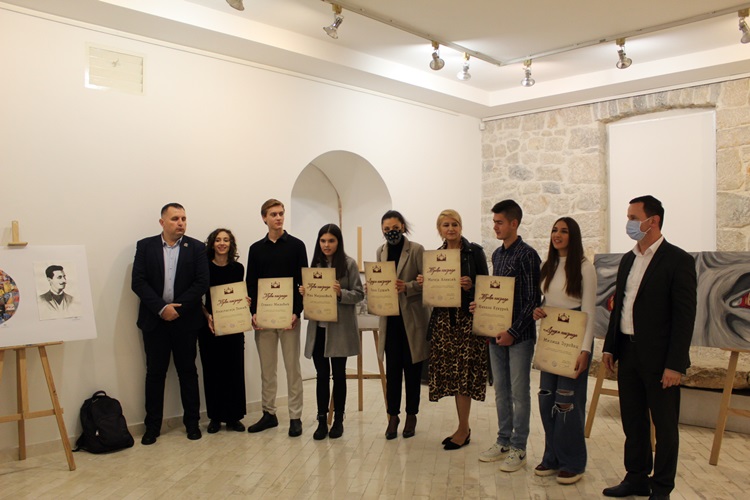Отворена изложба радова ученика Гимназије на тему „Вијек Гимназије у Требињу“