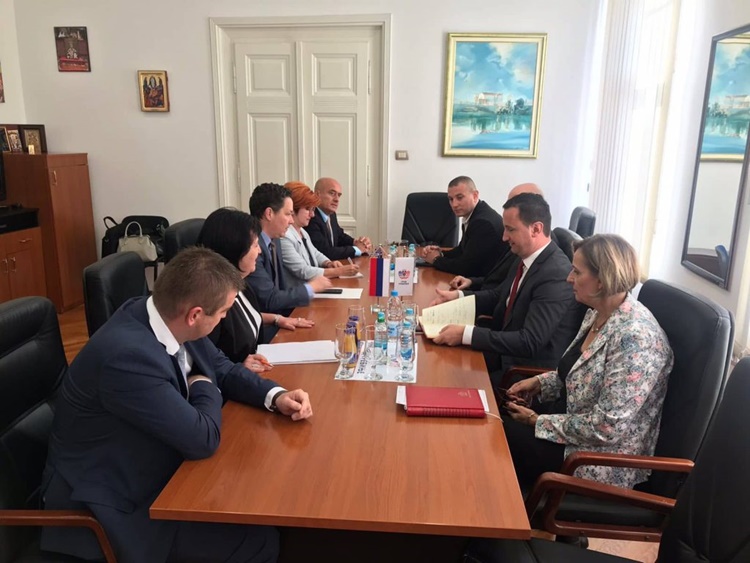 srebrenka-golic.jpg (127 KB)